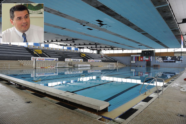 Вода на бањичком базену и даље хладна